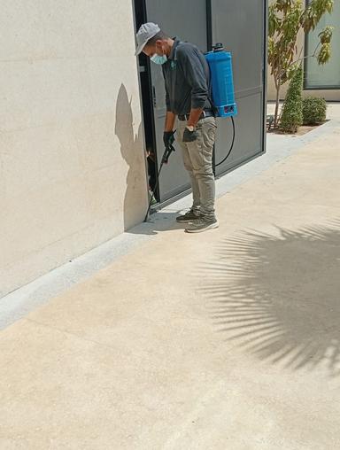 Pest control service 3